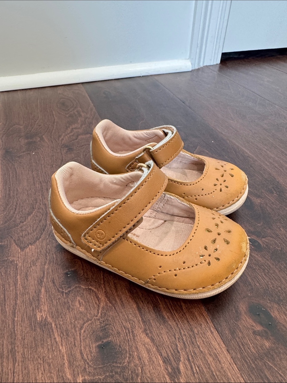 Stride Rite Leather Baby Girls Mary Jane’s Shoes Velcro Strap, size 4 Tan - Picture 5 of 9